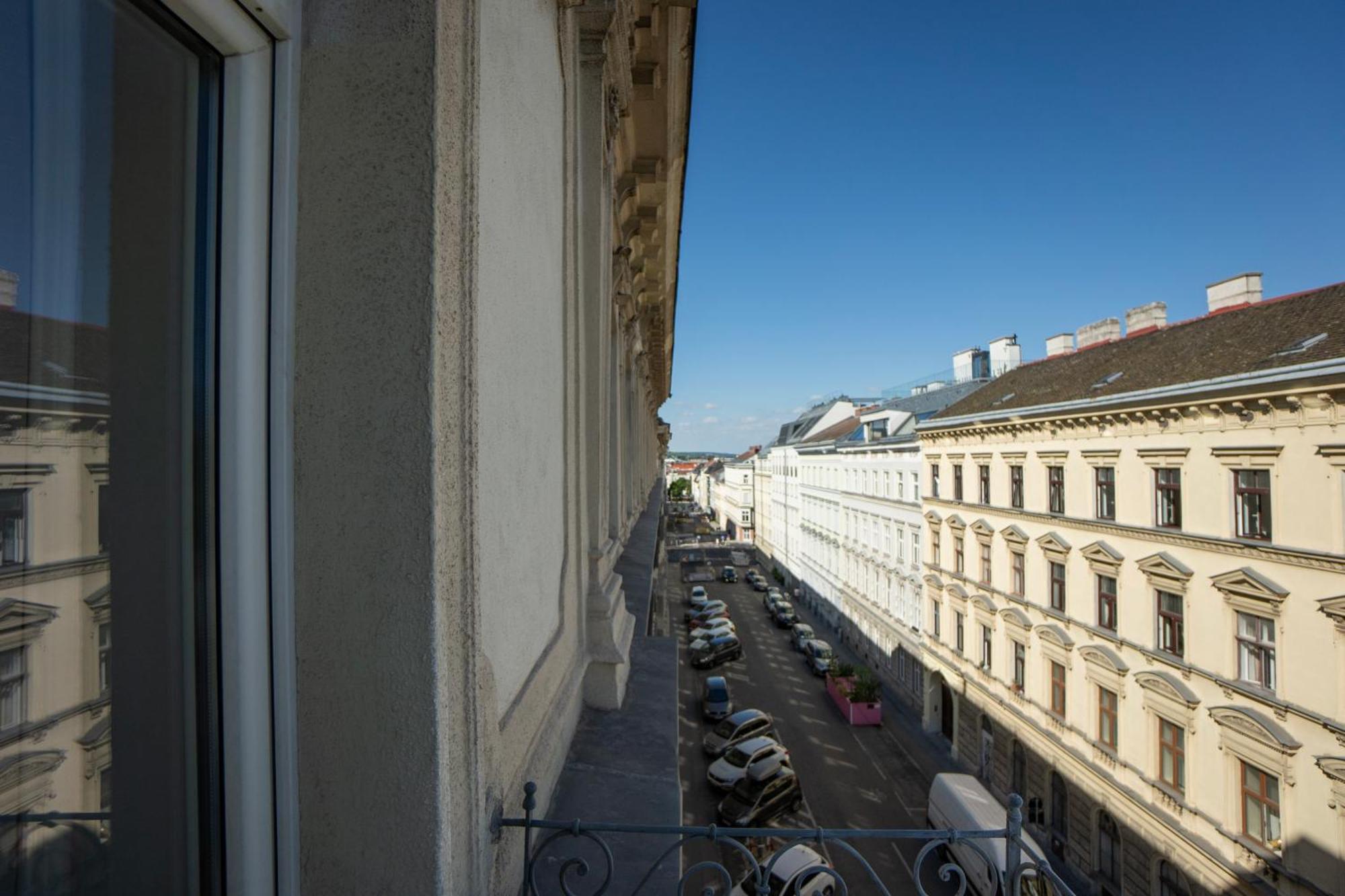 Charming 2-Room Apartment With Balcony, 15 Min To Center Viena Exterior foto
