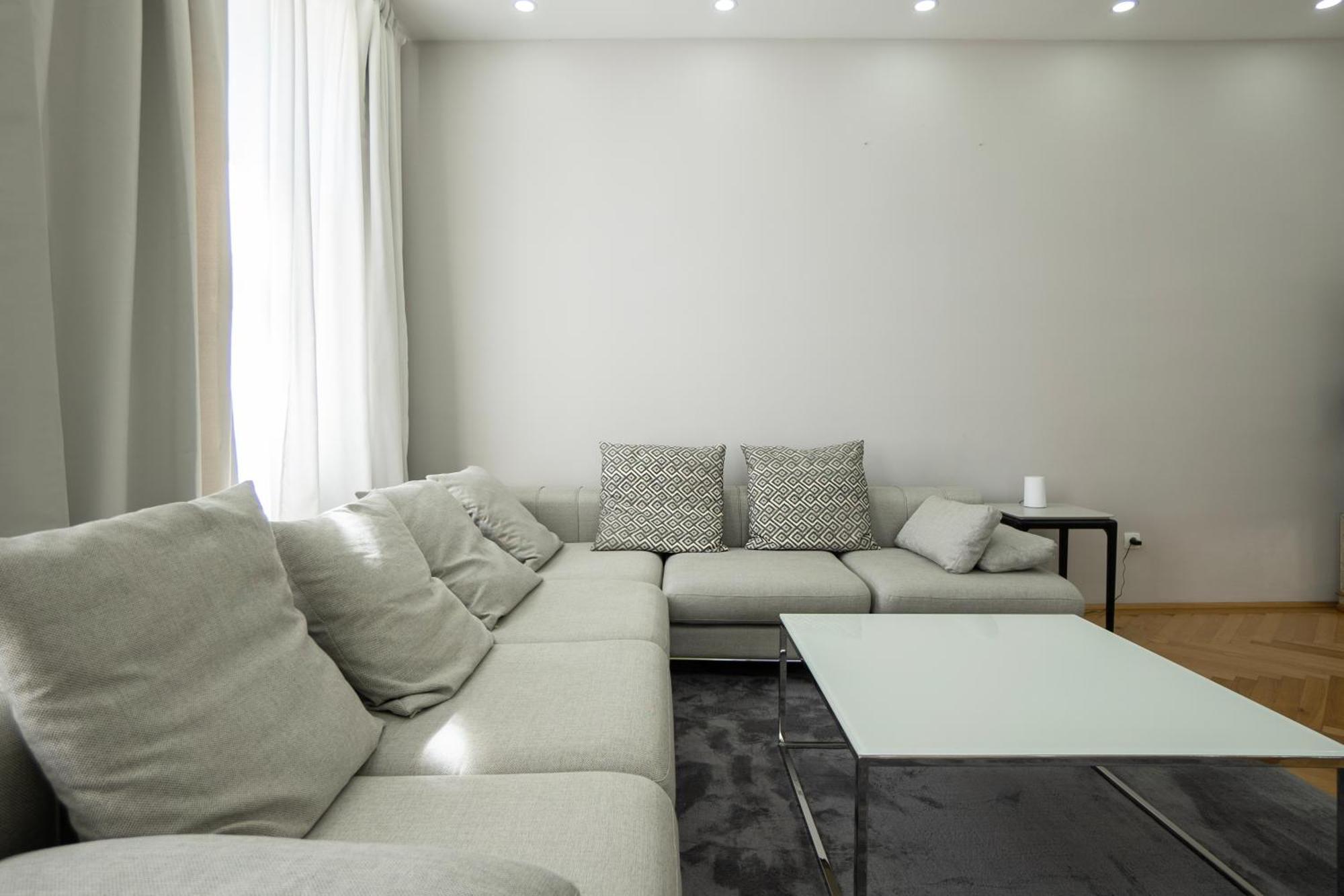 Charming 2-Room Apartment With Balcony, 15 Min To Center Viena Exterior foto